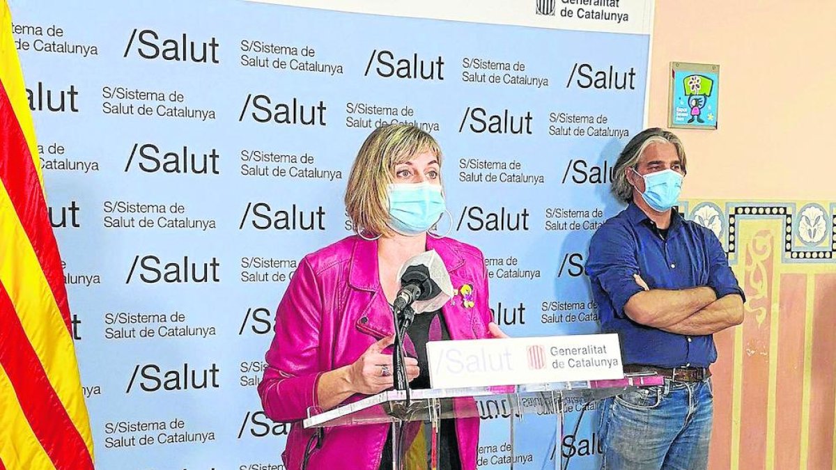 La consellera Alba Vergés i Jacobo Mendioroz en roda de premsa.