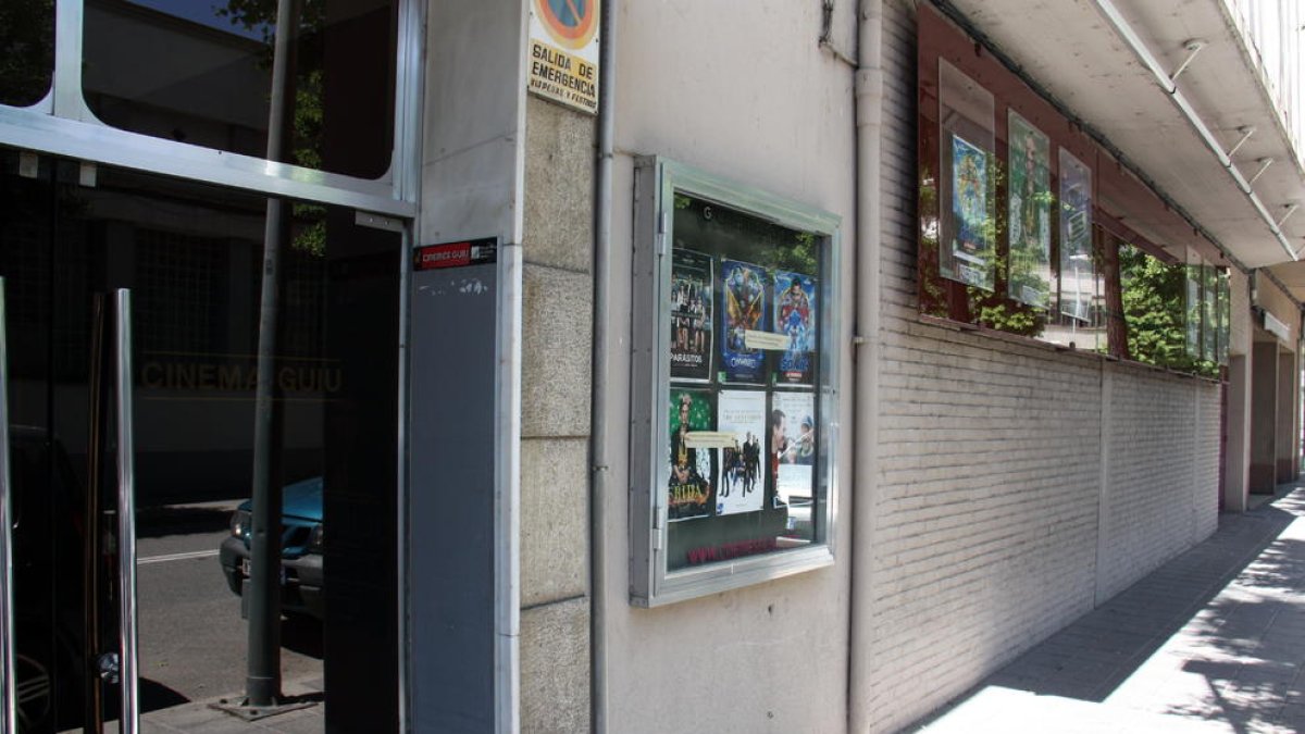 El exterior de los Cinemes Guiu de La Seu d’Urgell