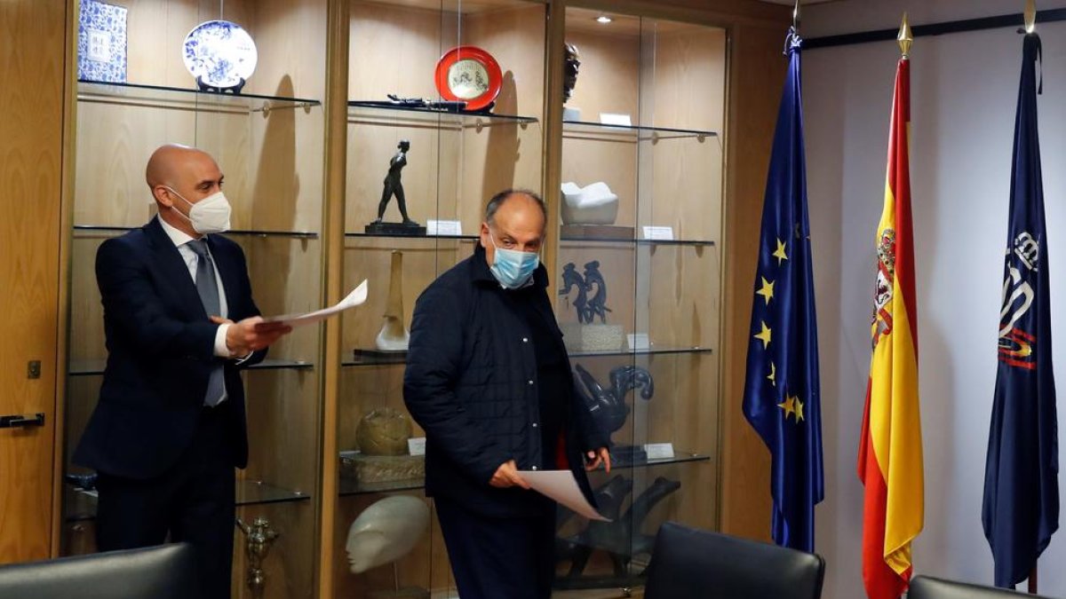 Rubiales y Tebas, en imagen de archivo, durante una reunión.