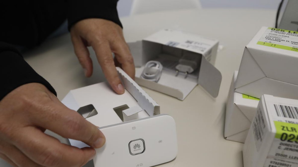Detall d’un dels connectors que Educació envia als centres.