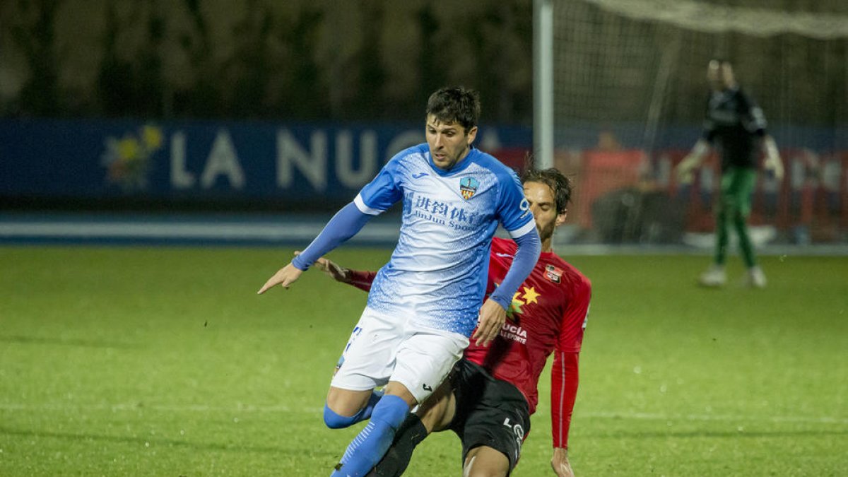 Jugadores del Lleida celebran el tanto de Raúl que suponía el 2-1.