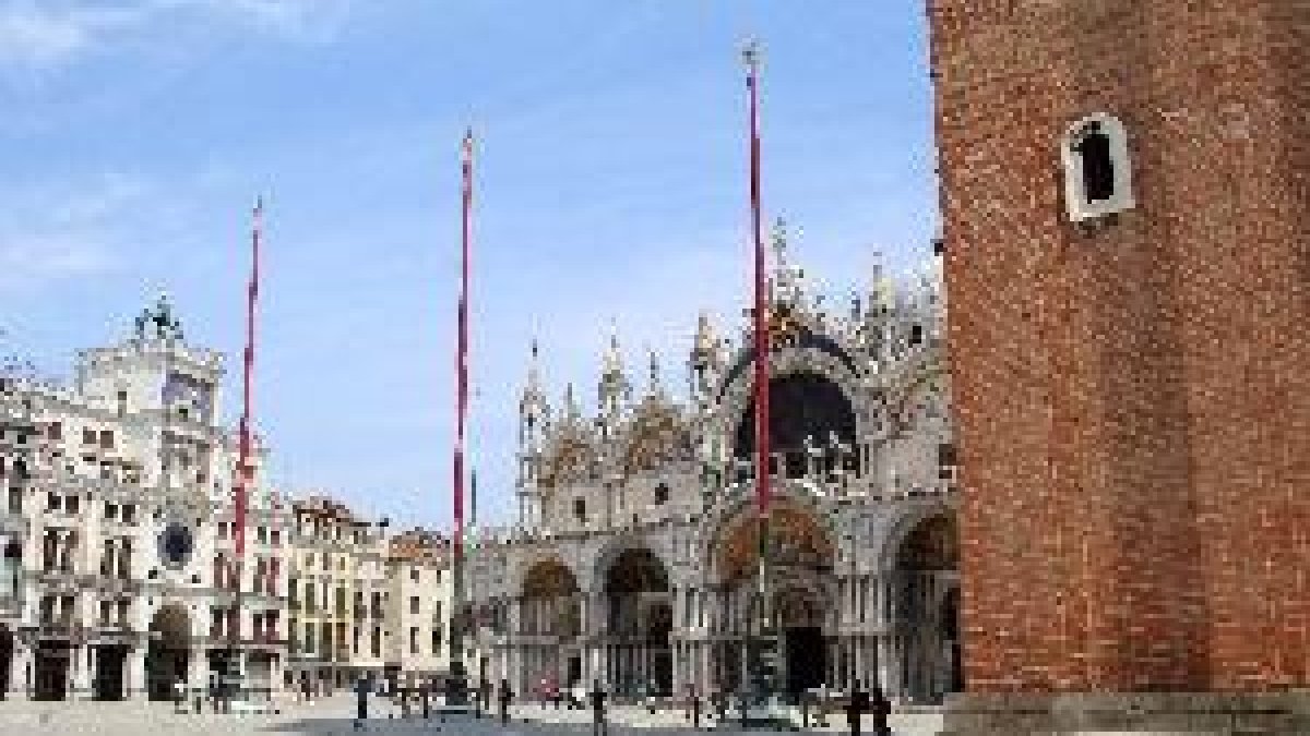 Arriben els primers turistes a Venècia