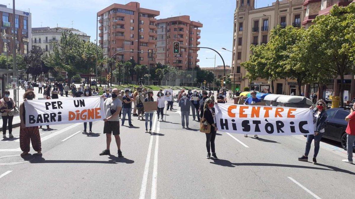 Una cinquantena de persones es manifesta en defensa del Barri Antic de Lleida