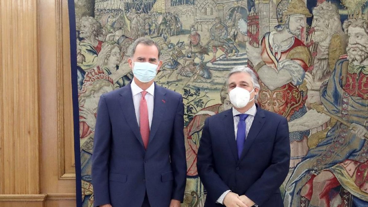 Felipe VI reapareció ayer en público y hoy se desplazará a Mallorca.