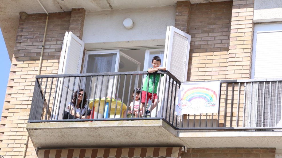 La població va estar més de tres mesos confinada a casa.