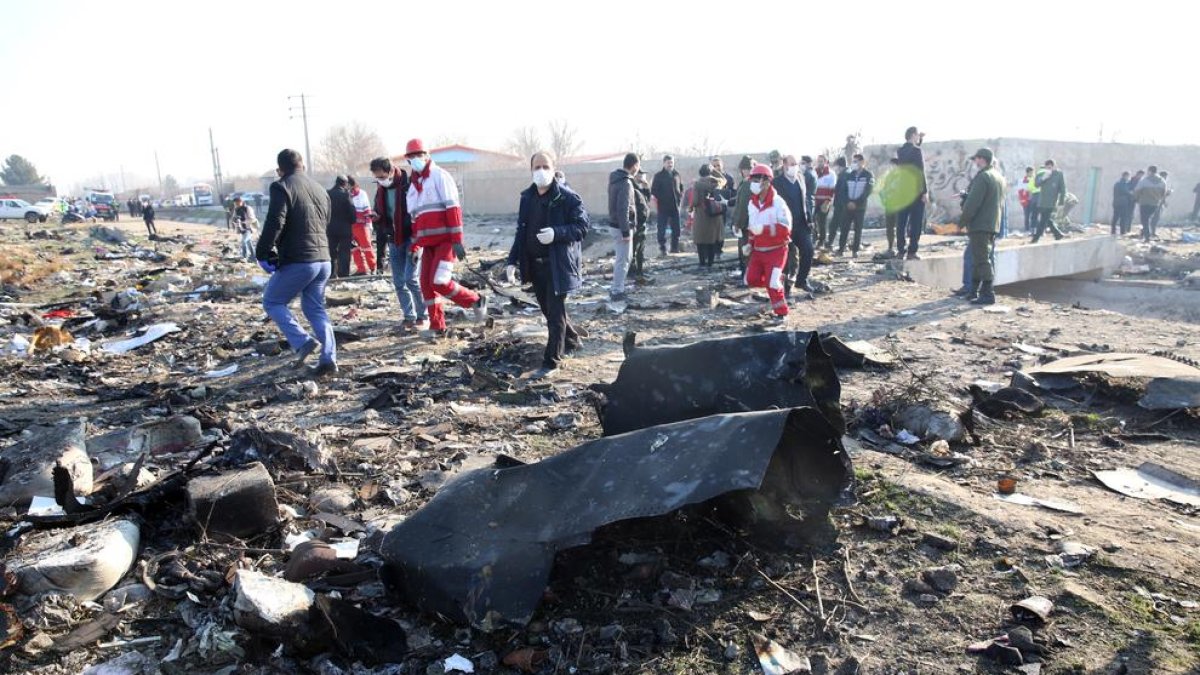 Se estrella un avión ucraniano con 180 personas a bordo cerca de Teherán