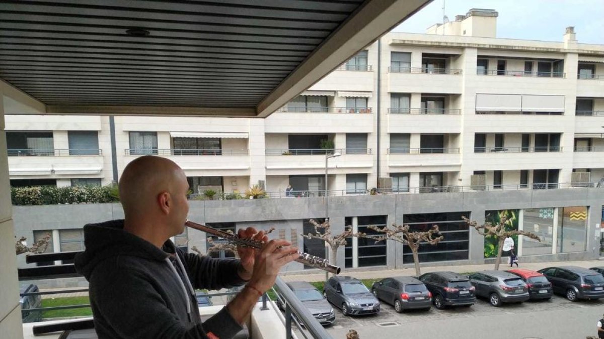 VÍDEO | El Conservatori i l'Escola Municipal de Música de Lleida porten la música als balcons