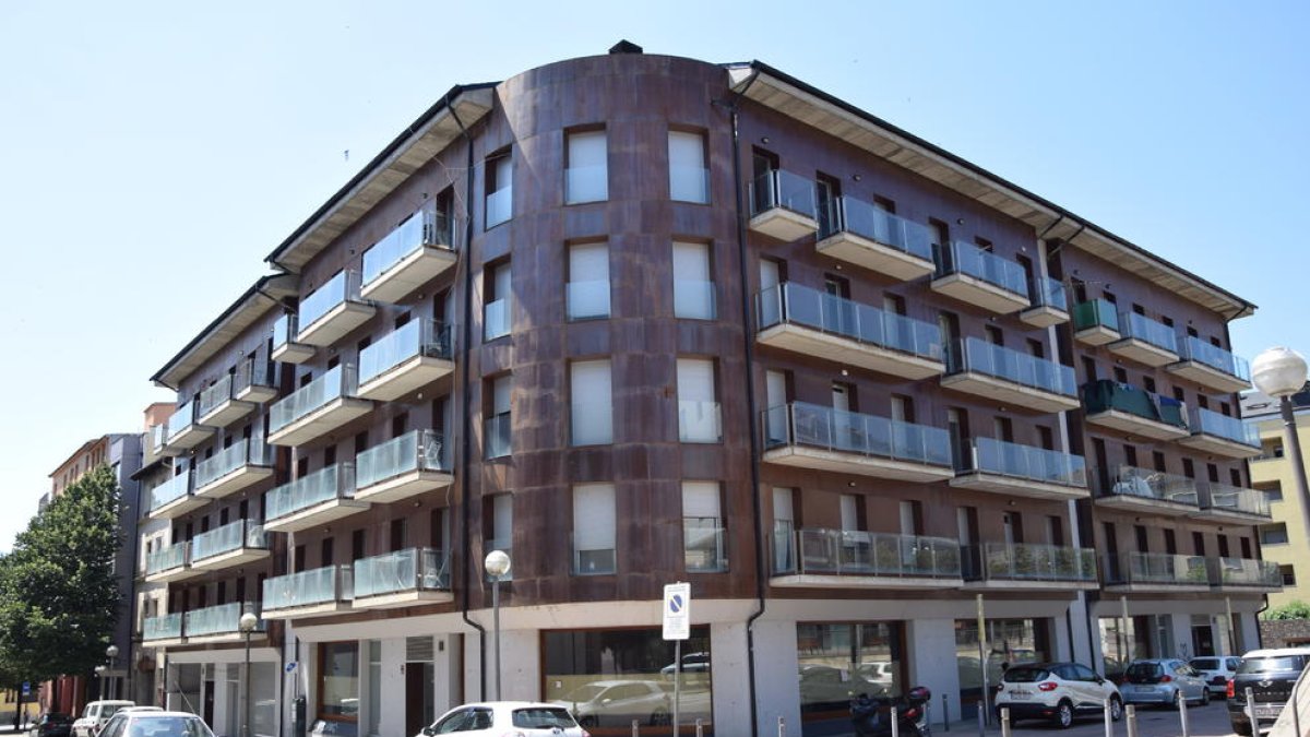 El edificio de vivendas de La Seu en el que se han instalado 33 familias ilegalmente.