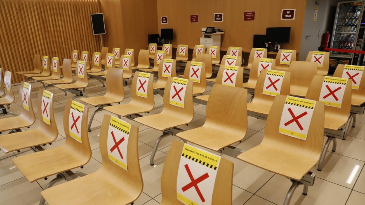 La sala d’espera de l’Oficina Municipal d’Atenció Ciutadana, que atendrà amb cita prèvia.