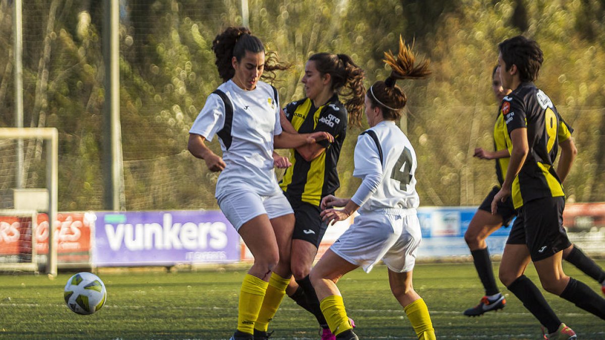Una jugada del partido de ayer entre el Pardinyes y el Son Sardina.
