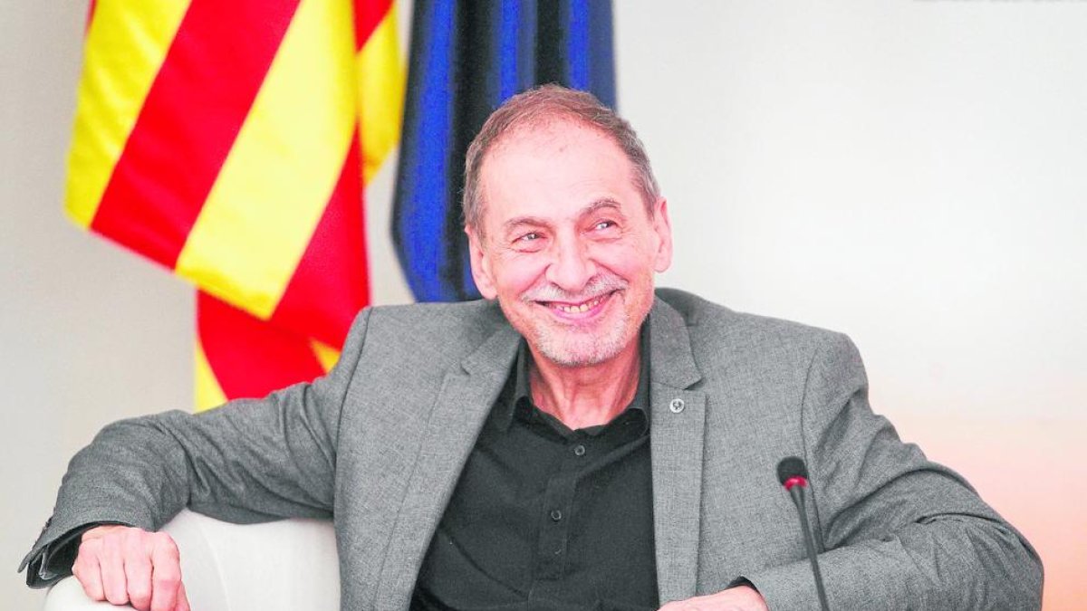 Una imagen de archivo del dramaturgo Josep Maria Benet i Jornet, ‘Papitu’ para los amigos, fallecido ayer en Lleida a los 79 años.