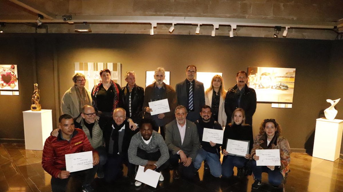 Fotografia de grup d’alguns dels guardonats als Premis Marraco, ahir a l’IEI.