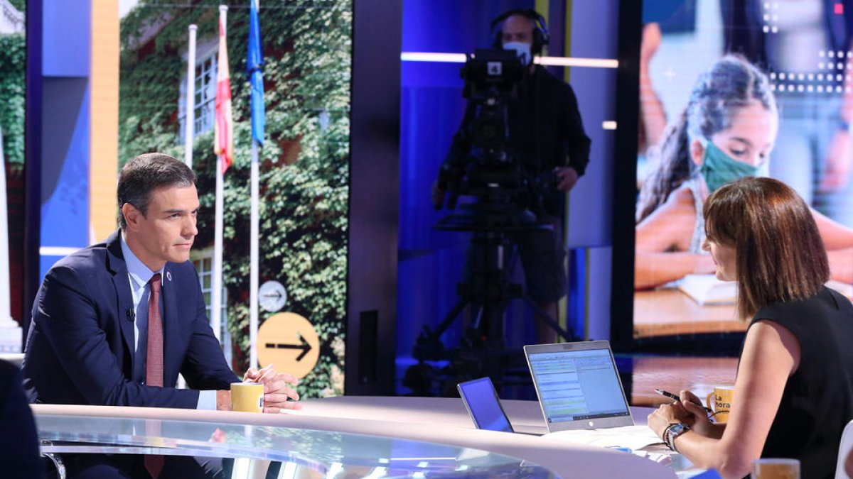 La lleidatana Mònica López va entrevistar ahir Sánchez en el debut del programa ‘La Hora de la 1’ a TVE.