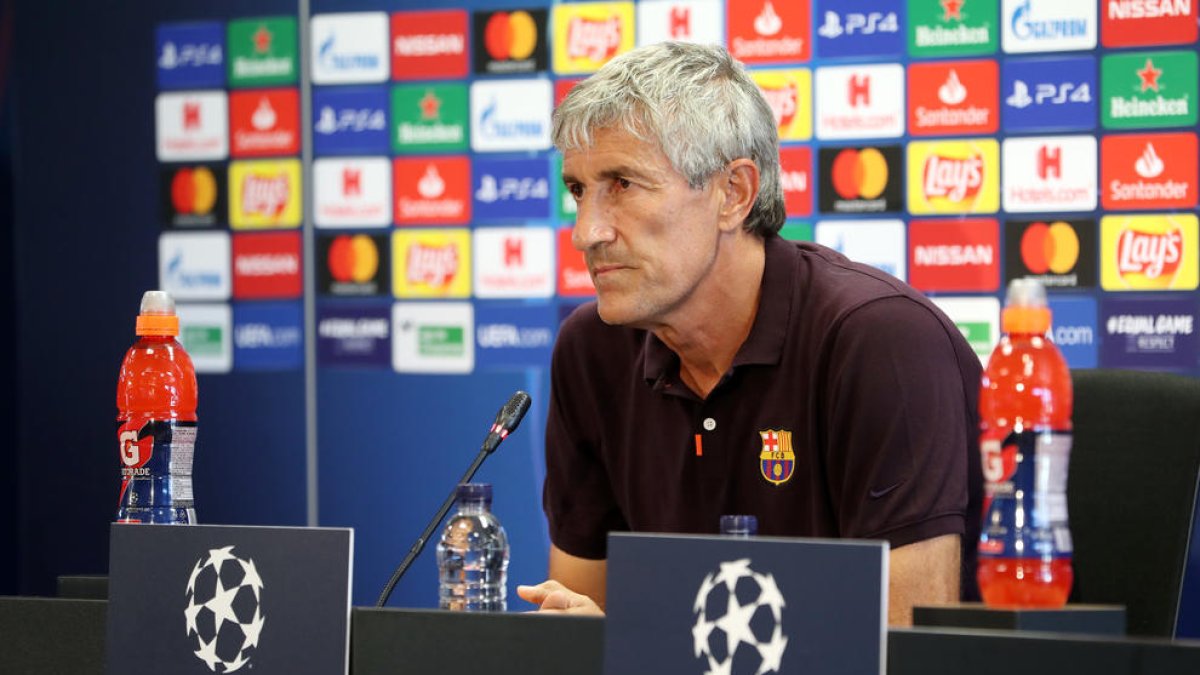 Quique Setién durant la roda de premsa prèvia al partit d’avui contra el Nàpols.