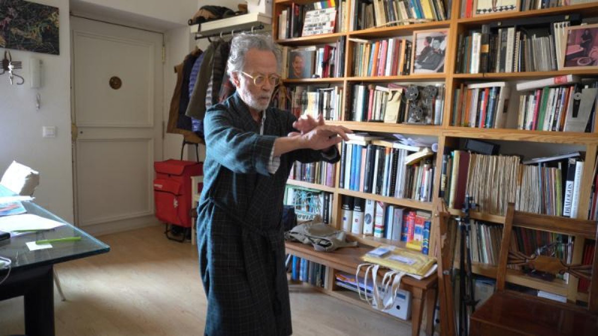 El director de cine Fernando Colomo, quien participa con el actor Carlos Bardem y otros.