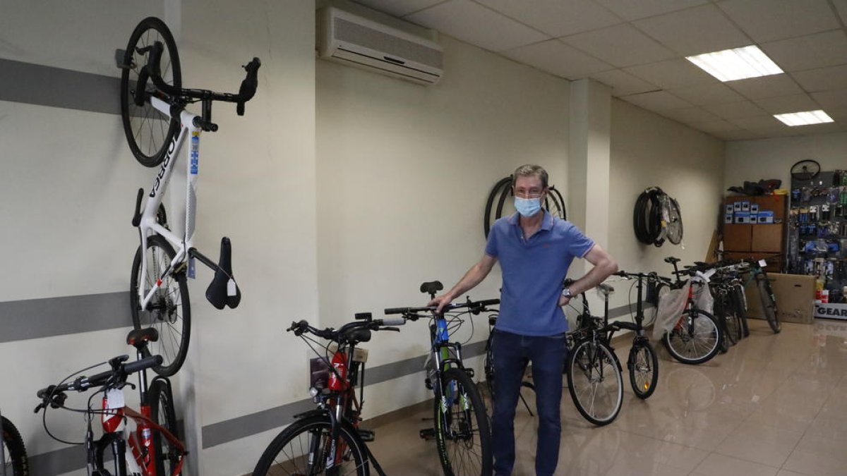 Els establiments com aquest només disposen de bicicletes de gamma alta després de l’auge de vendes.