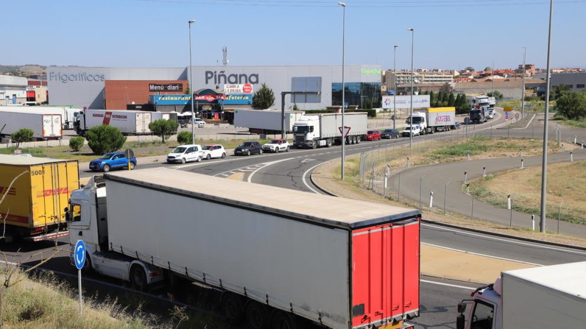 Largas esperas para entrar en Lleida causan indignación