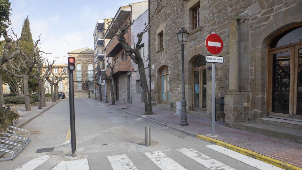 Imagen del semáforo de la plaza Vell Pla de Guissona.