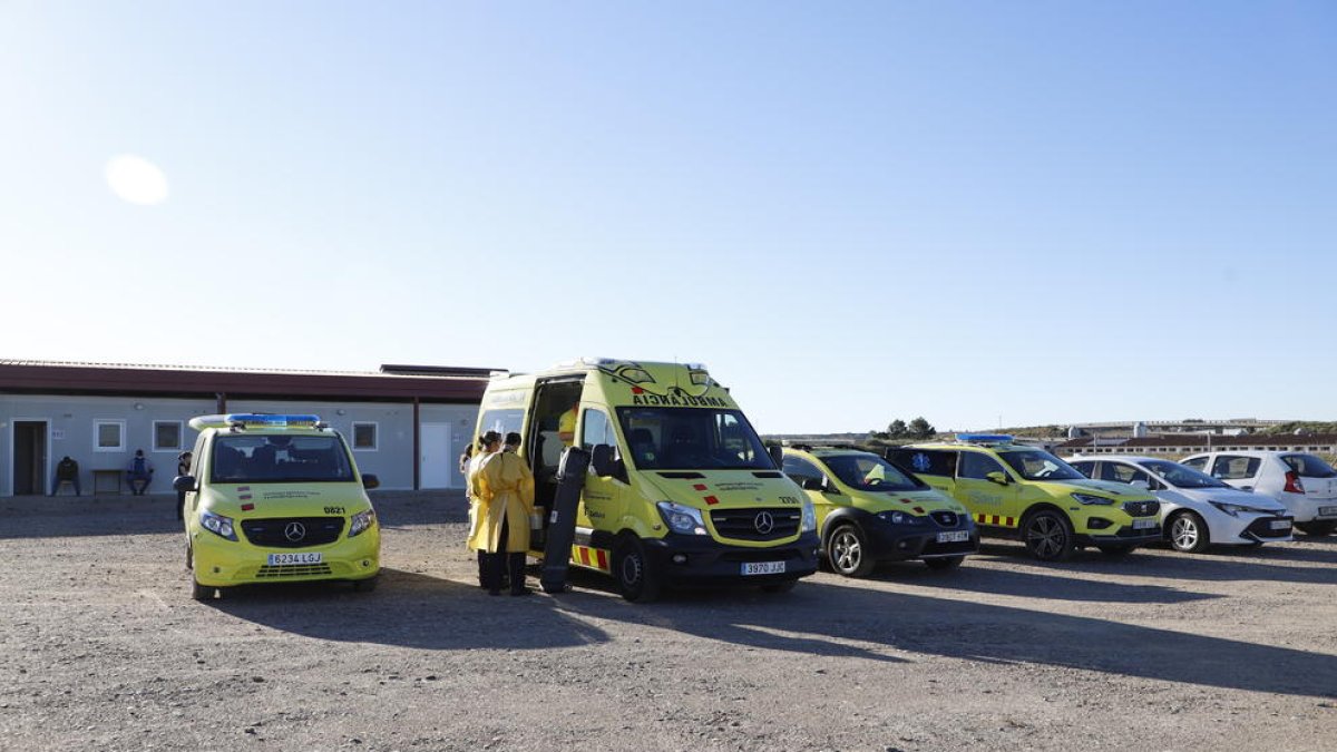 Sanitarios se desplazaron el viernes a Alcarràs y Seròs para hacer pruebas a los temporeros aislados.