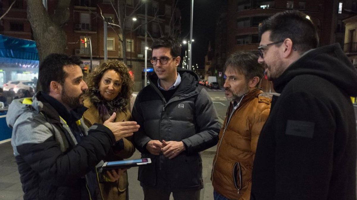 Postius va visitar la zona on s’ha renovat la il·luminació.