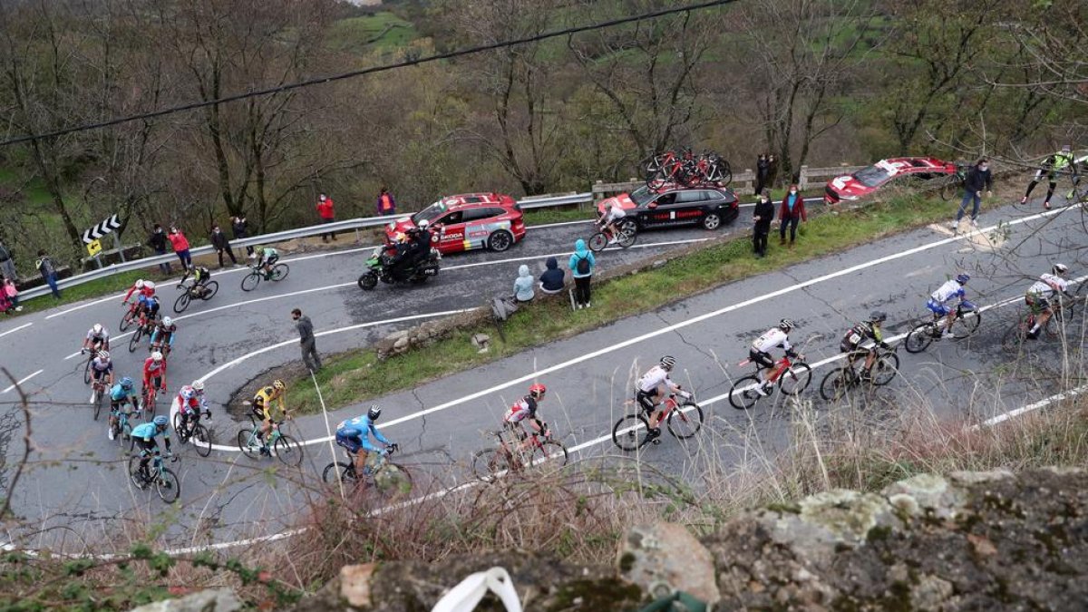 Un moment de la disputa de l’etapa d’ahir, la penúltima de la Vuelta.