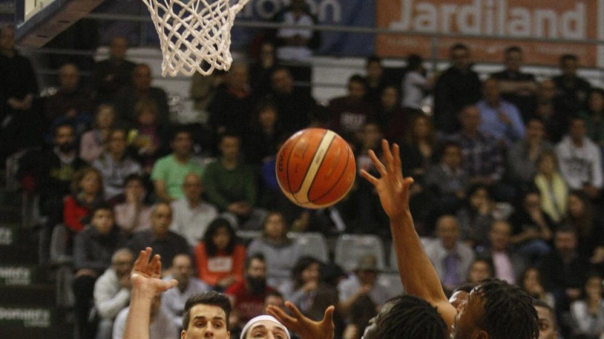 Eric Stutz durante el partido del ICG Força Lleida ante el Araberri.