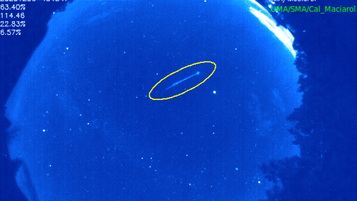 El bólido se desintegró a ochenta kilómetros de altura.
