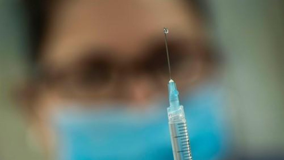 La vacuna contra COVID-19 de Moderna mostra resultats prometedors