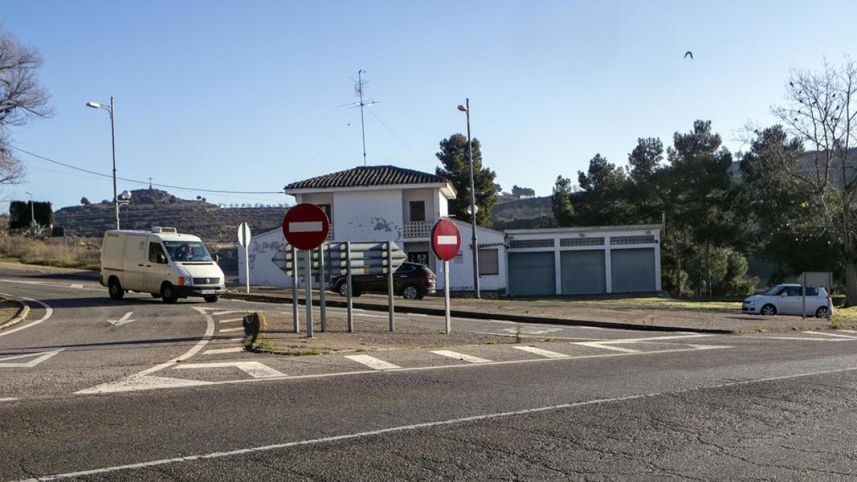 L’entrada a la capital pels locals de la Creu Roja.