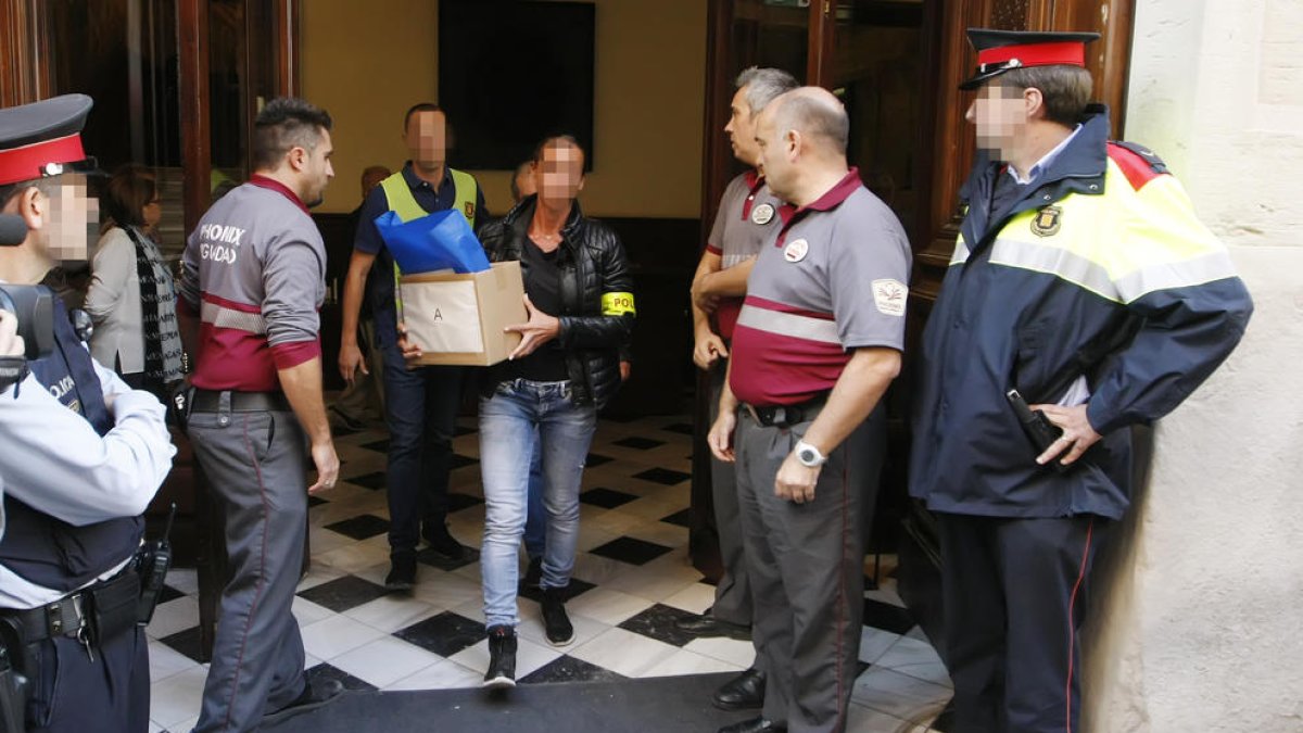 Imagen del registro que hicieron los Mossos en la Diputación en octubre de 2018.