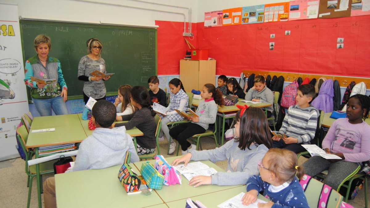 Imagen de archivo de una clase en una escuela de las comarcas de Lleida.