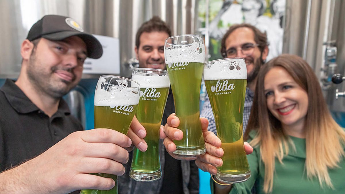 Oliba Green Beer, la primera cerveza verde de oliva del mundo, creada en Lleida