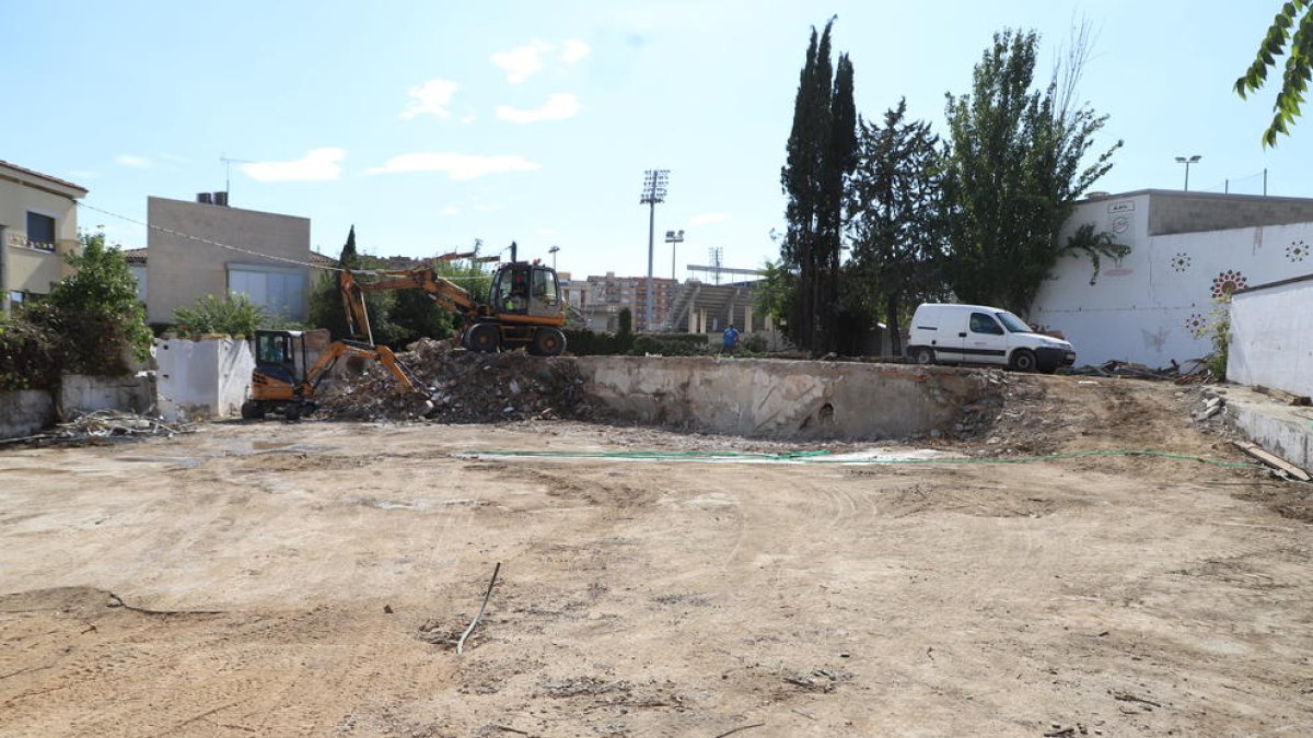 El solar en el qual s’edificarà la seu del Col·legi de Metges.