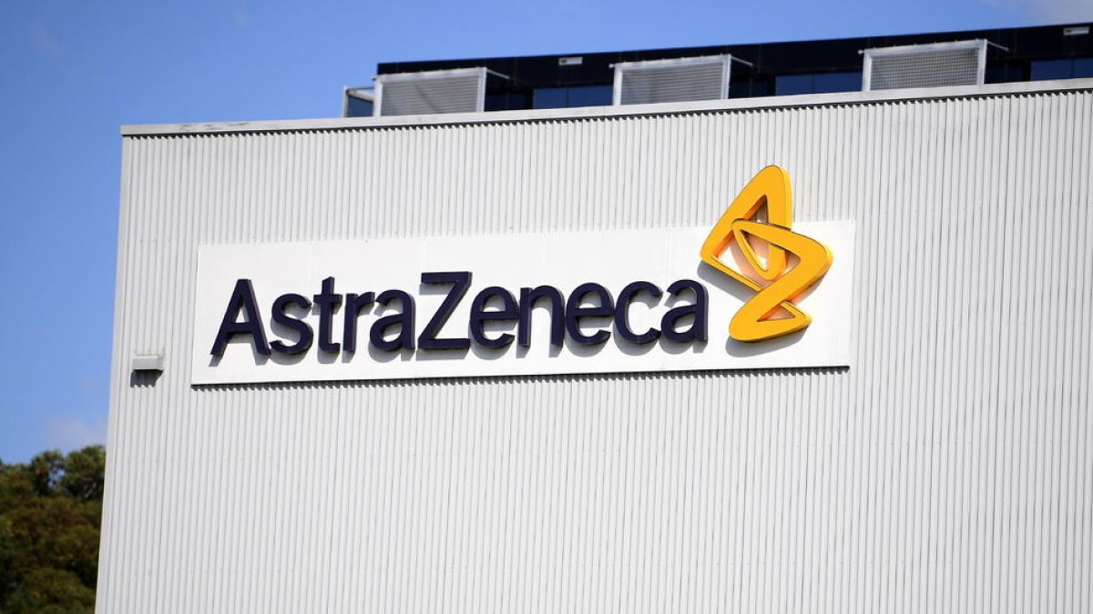 AstraZeneca interrumpe los ensayos de su vacuna contra la COVID-19 por seguridad