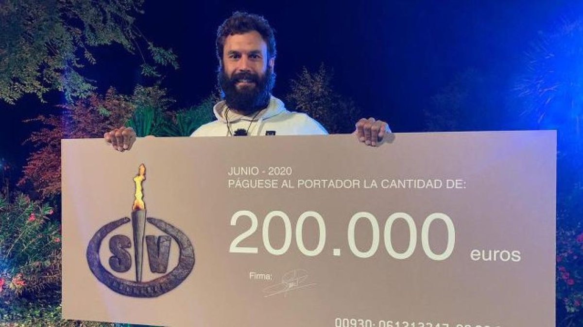 Jorge Pérez, con su suculento premio.