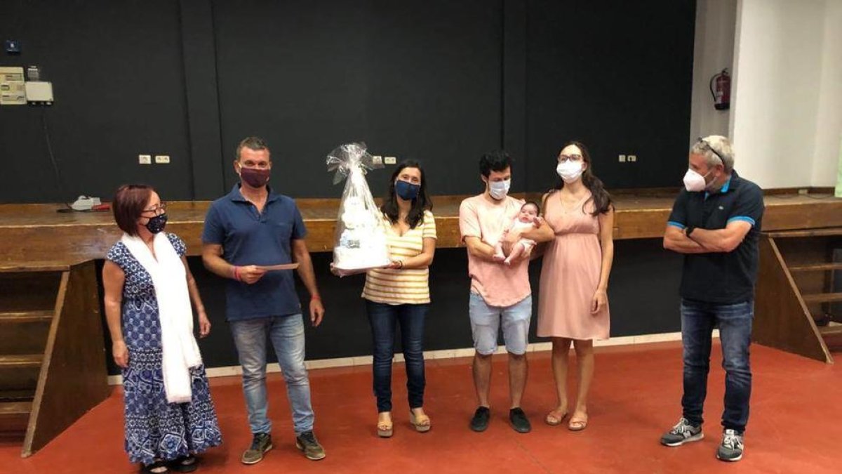 Vilanova de Segrià arriba als 1.000 habitants amb el naixement d'una nena