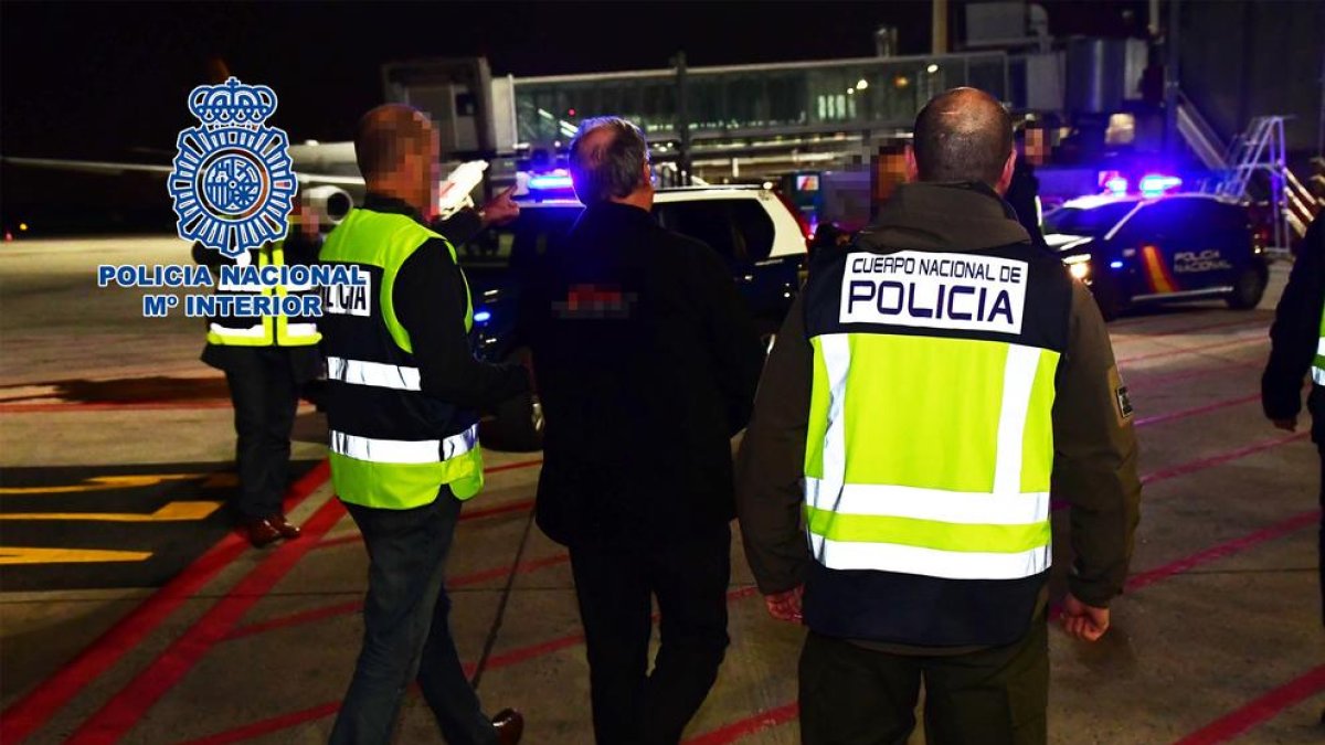 Imatge de l’arribada a Espanya de Carlos García Juliá.