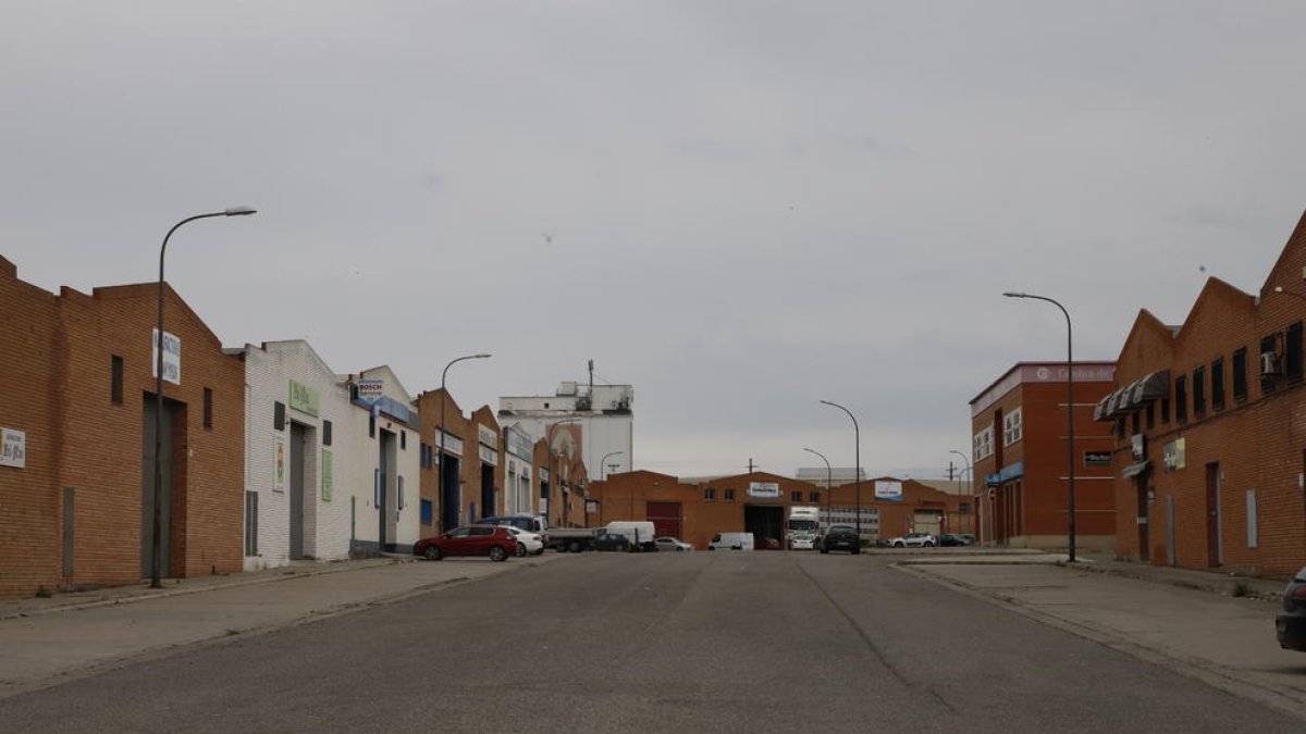 El coronavirus ha golpeado el empleo. En la imagen, el Polígono El Segre a finales de marzo, vacío.
