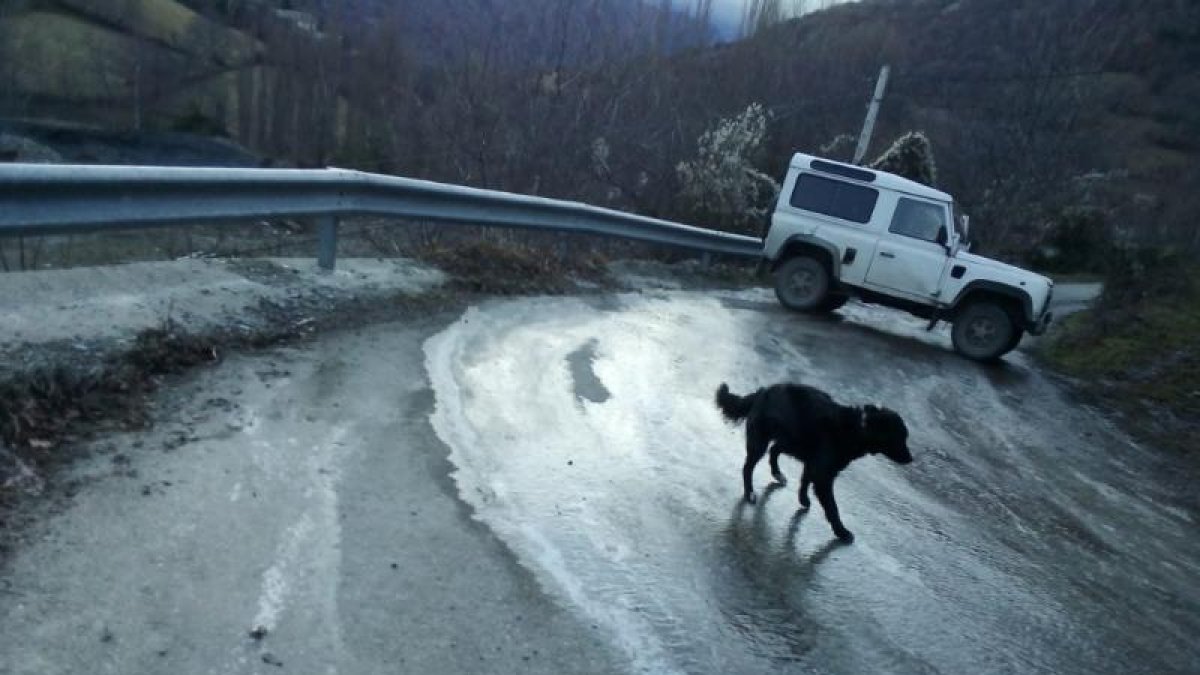 Veïns d'Anàs han de tirar sal a la carretera ells mateixos per gel
