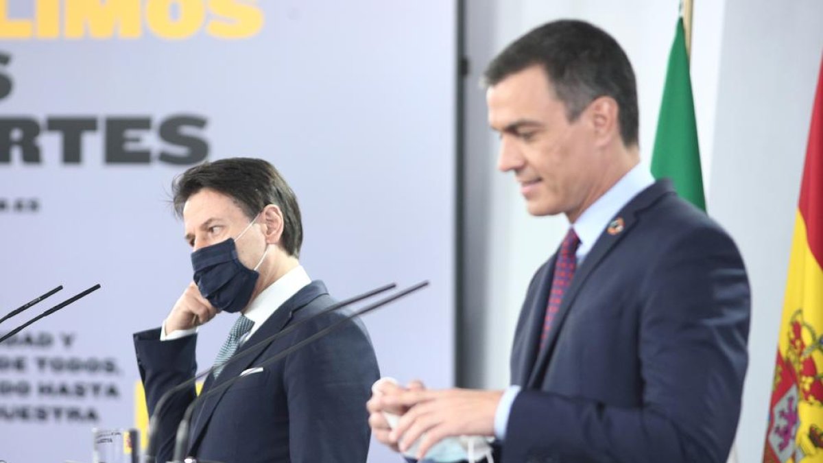 El primer ministre de la República Italiana, Giuseppe Conte, i Pedro Sánchez, ahir, en roda de premsa.