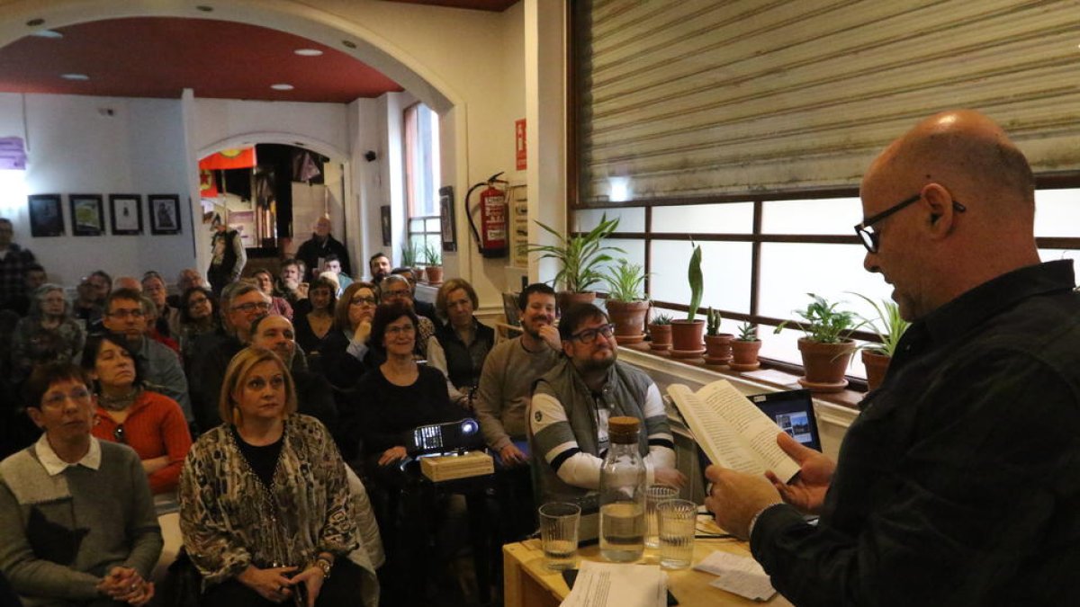 Recogen firmas en Lleida para dignificar a las víctimas encarceladas en el campo de concentración en la Seu Vella