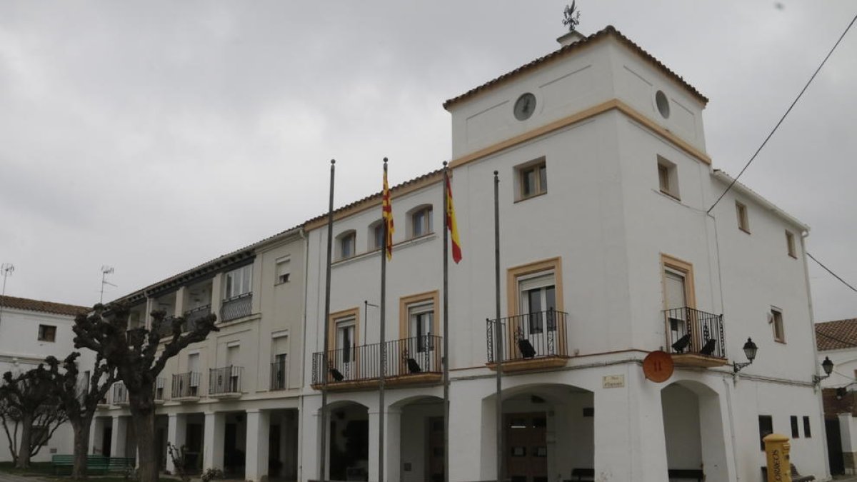 Vista de Gimenells, uno de los municipios en la línea de bus.