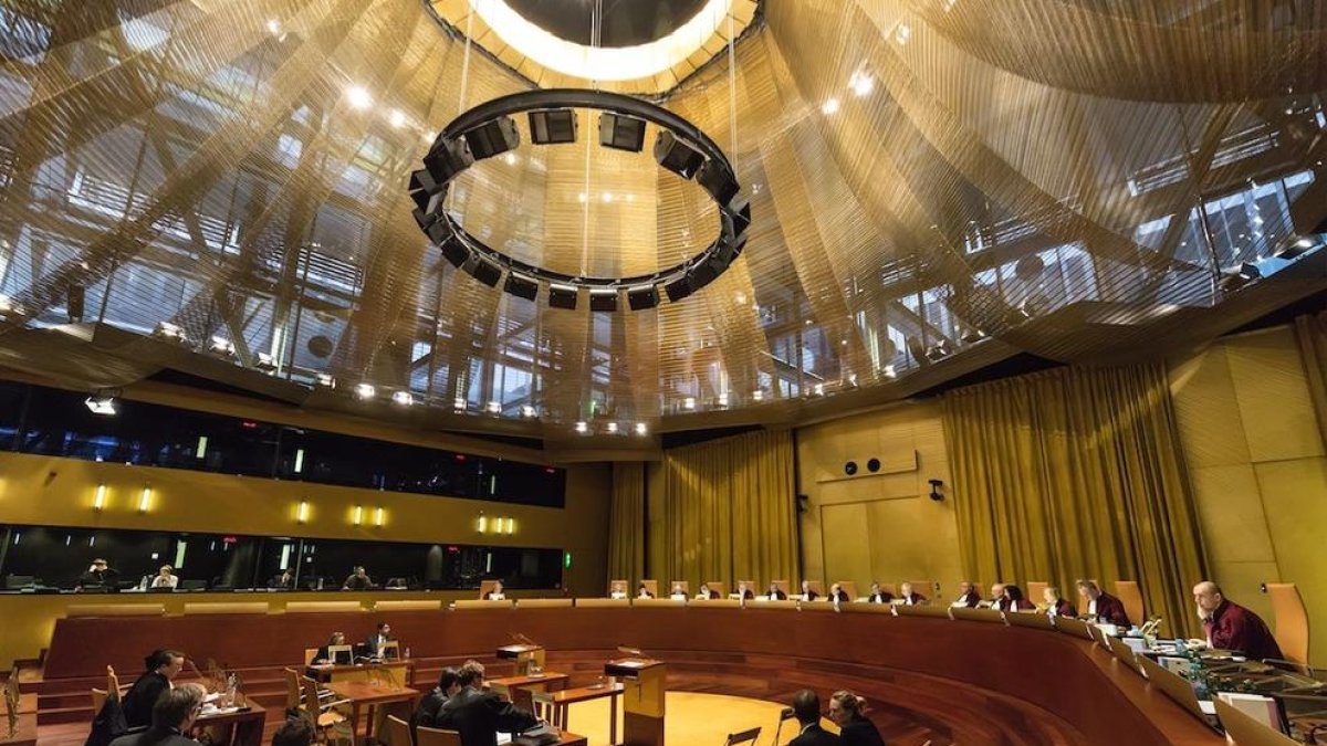 Una vista en la gran sala del Tribunal de Justicia Europeo, con sede en Luxeburgo.