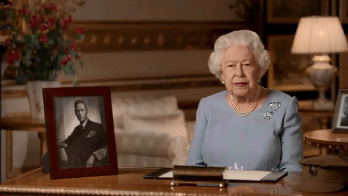 La reina Elisabeth II d'Anglaterra, durant un discurs.