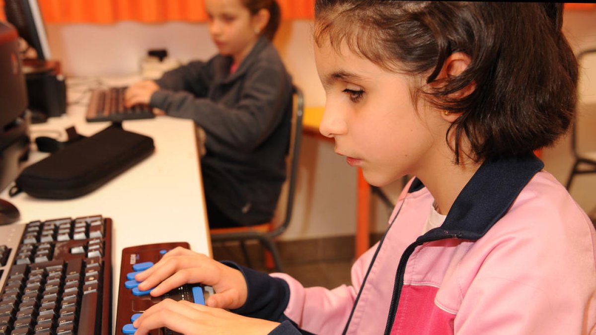 Un total de 44 alumnes cecs lleidatans tornen l’escola.