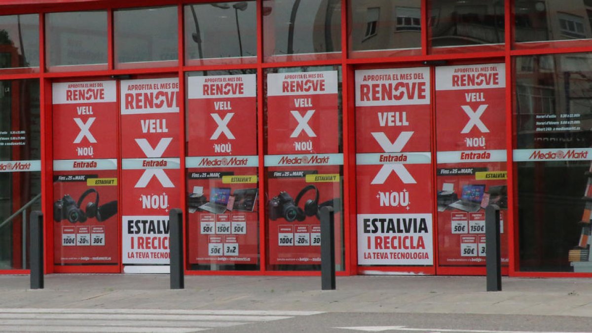 Una tienda de electrodomésticos cerrada. La mayoría de las de la capital ofrecen asesoramiento.