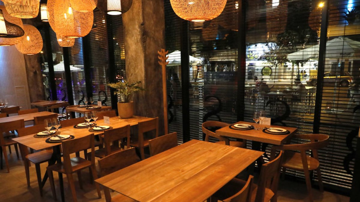Un restaurante de Lleida, preparado para abrir el interior.
