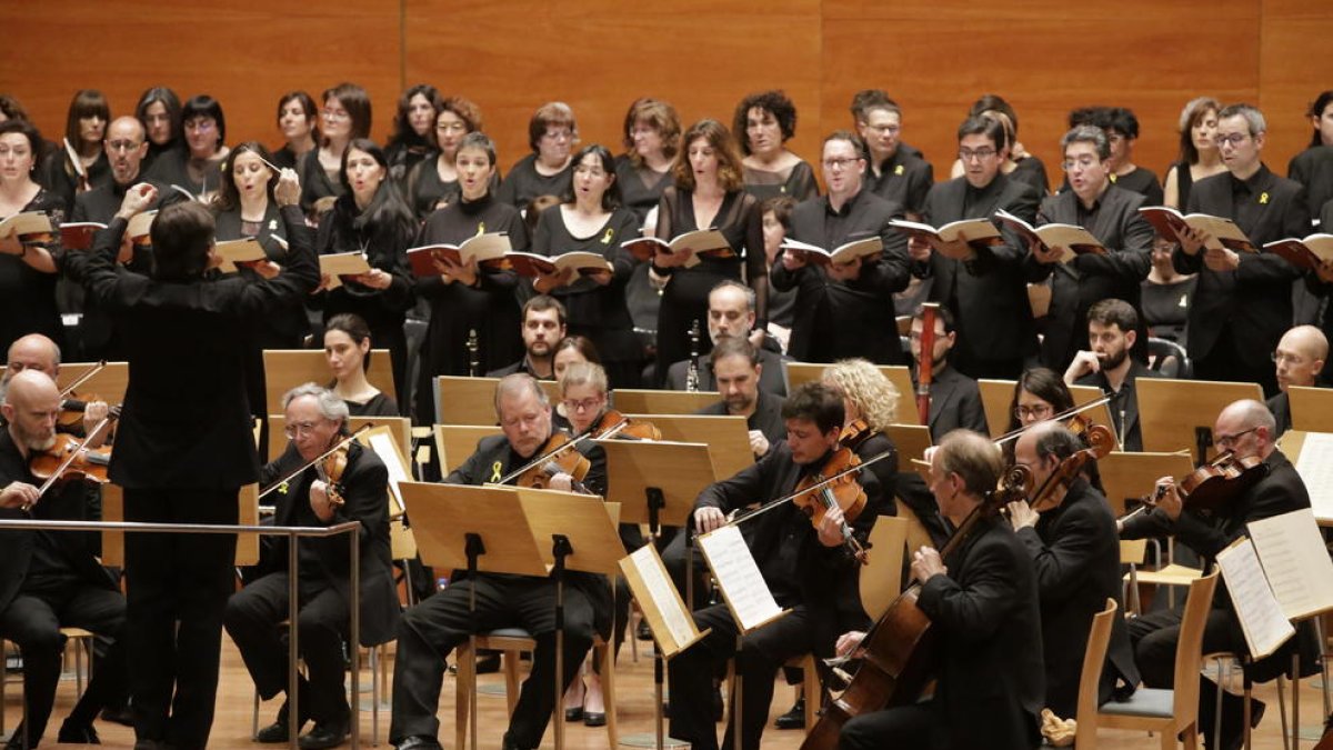 La Simfònica del Vallès, ahir a l’Auditori dirigida per Xavier Puig.