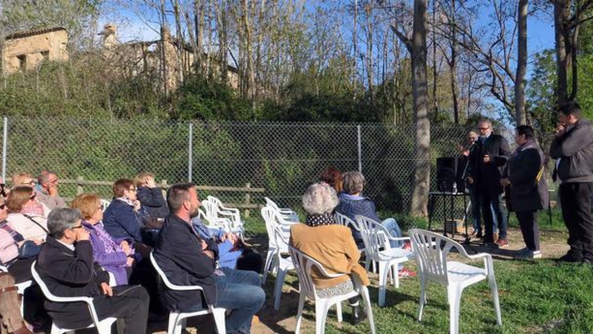 El alcalde Fèlix Larrosa durante el acto ayer en Grenyana.