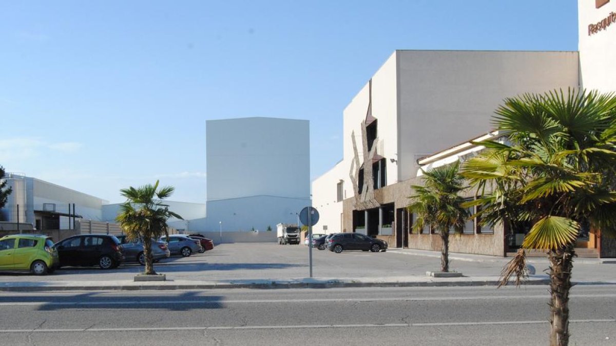 Imatge d’instal·lacions de la làctia al Pla d’Urgell.